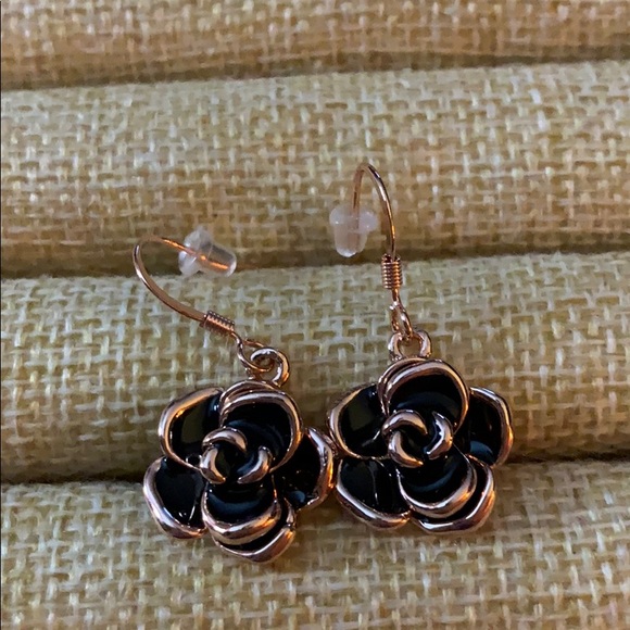 New Black Roses with rose gold gorgeous - Picture 1 of 4